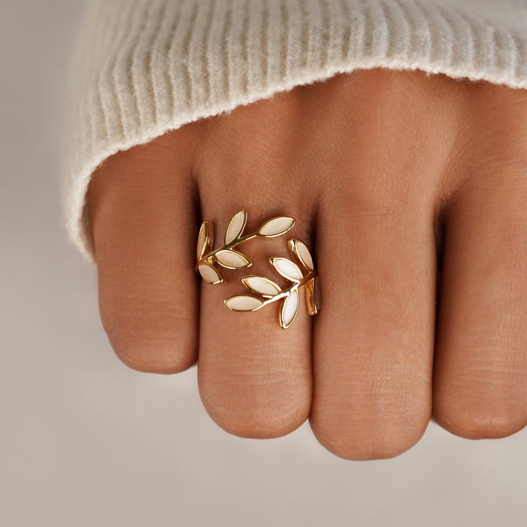 Bladformet Ring i Gull