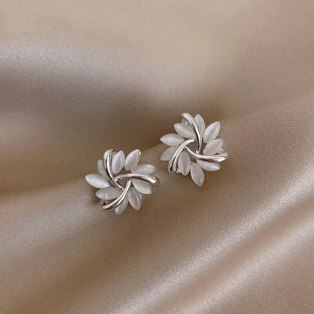 Øredobber med opalblomster i gull