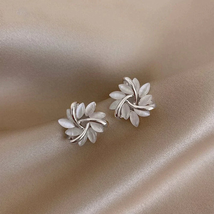 Øredobber med opalblomster i gull